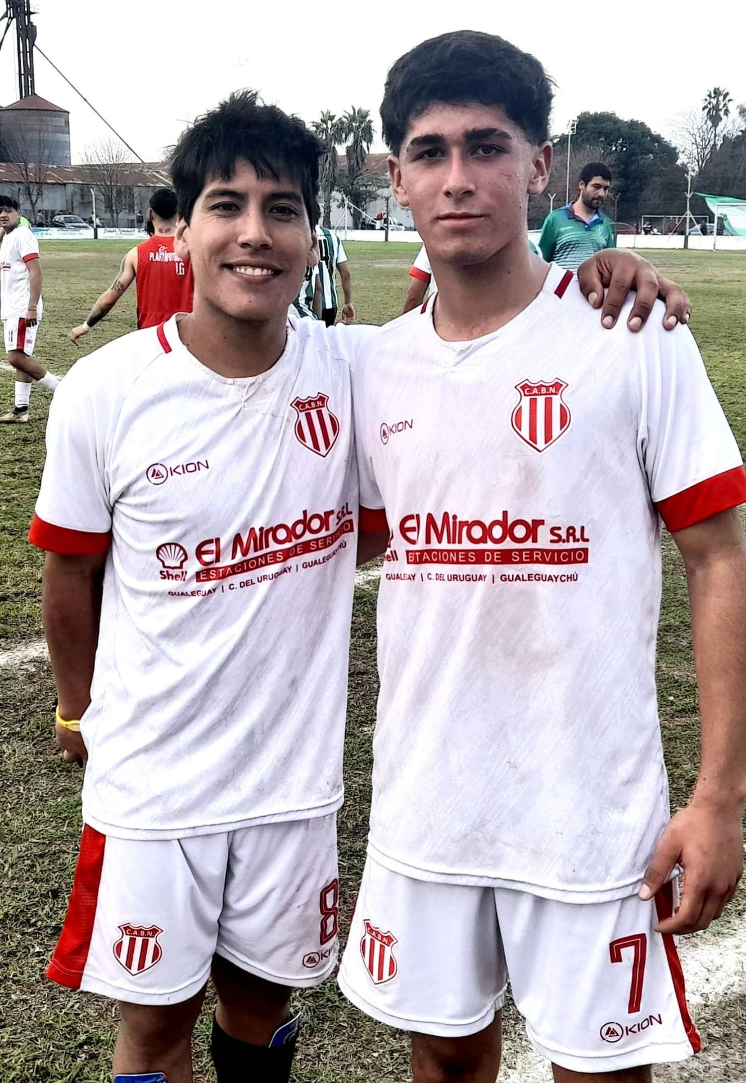 Lucas Frias y Joel González, fueron jugadores claves en el triunfo de Barrio Norte sobre Centro Bancario. El prímero anotó el único gol que le dió el triunfo al norteño..