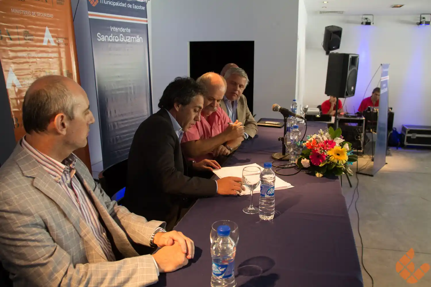 Escobar: Guzmán firmó adhesión a la Policía Local