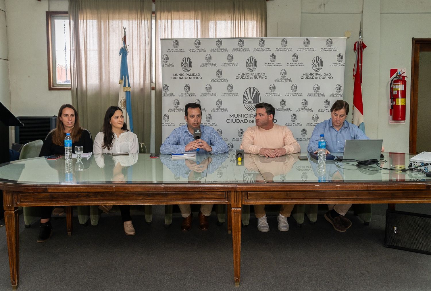 Presentación en conferencia de prensa del programa Ojos en Alerta en Rufino.