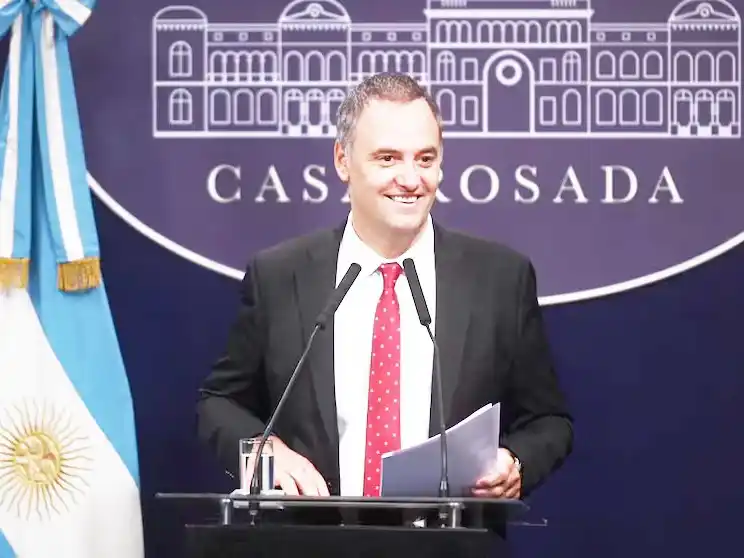 El juez Ariel Lijo ordenó levantar el secreto bancario y fiscal de Manuel Adorni y su esposa