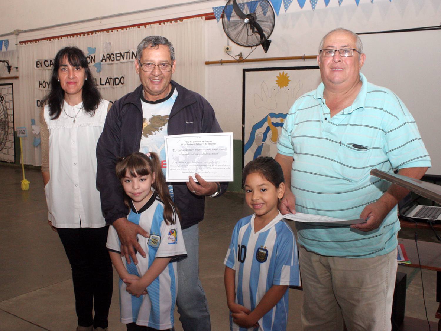 En acto escolar, Arroyito rindió homenaje a héroes de Malvinas