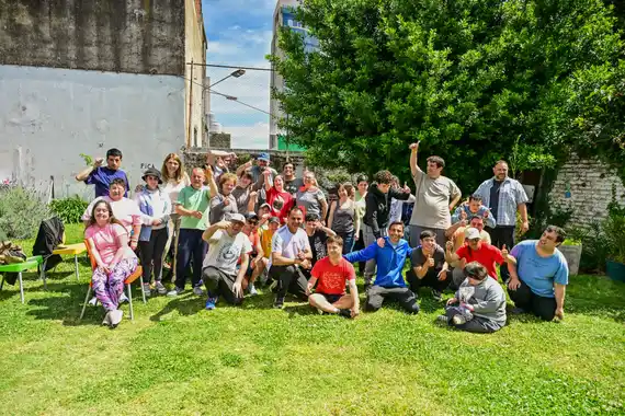 Qoilaala’ plantó una especie nativa de Tandil por cada 20 corredores del Circuito Hoffman