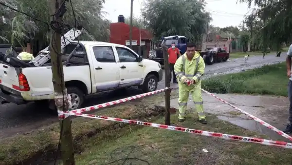Intenso trabajo del área de defensa civil tras el temporal del domingo en Chascomús