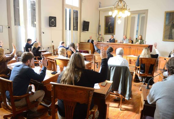 "A nuestros concejales no les interesa la educación"