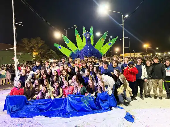 Concordia vive la magia de los tradicionales desfiles de carrozas estudiantiles