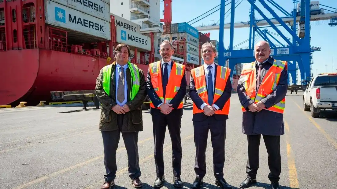 Delegación argentina en el puerto de Filadelfia. Georges Breitschmitt, Diego Sucalesca, Alec Oxenford, y Mario Ravettino.
