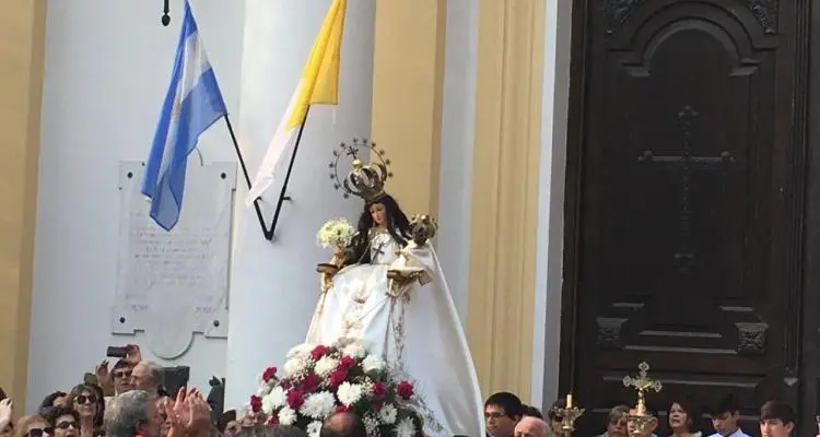 Día de la Virgen: La procesión llevó a la Patrona de San Pedro hasta la Iglesia del Socorro