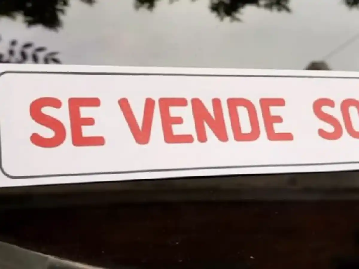 Para vender su auto lo hizo "hablar" en una publicidad casera y se volvió viral