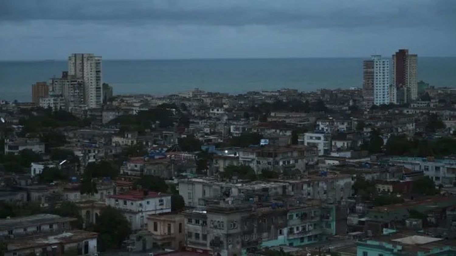 SEGUNDO APAGÓN TOTAL en CUBA en medio de las maniobras para recuperar el sistema eléctrico
