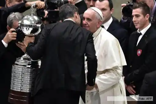 El Papa recibió la Copa: "San Lorenzo es parte de mi identidad cultural"