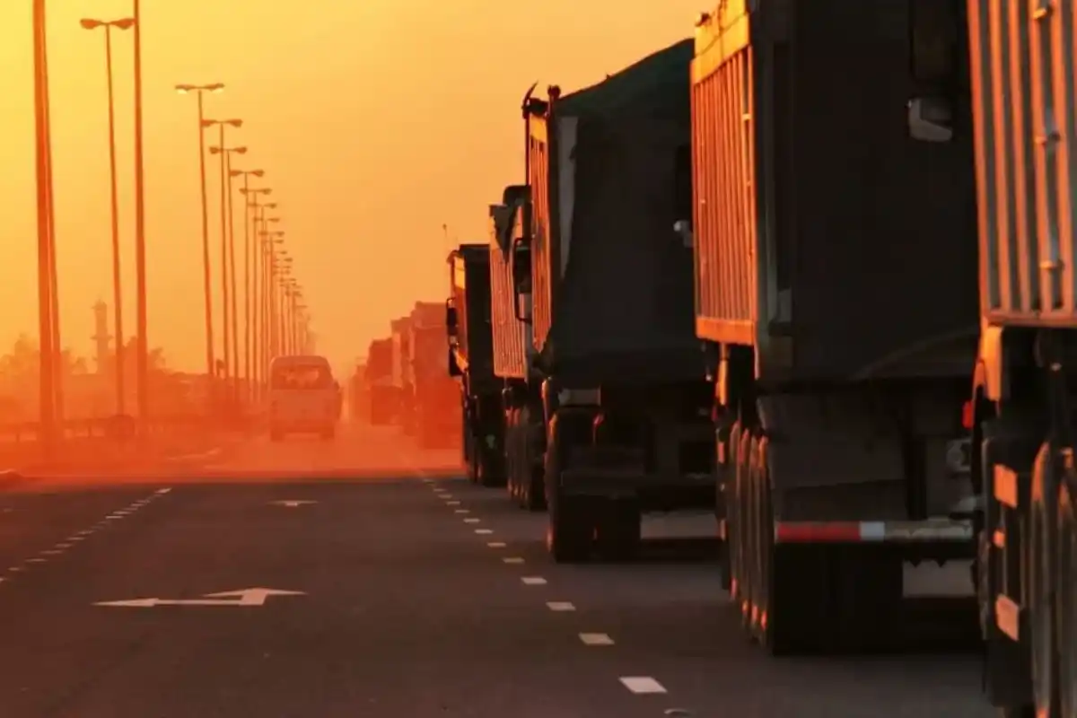 Los costos de mover un camión subieron 20% en agosto.