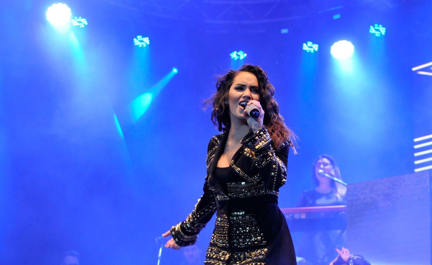 AcercArte: Lali Espósito, Axel y Los Pericos en Chascomús, Salto y Carlos Casares