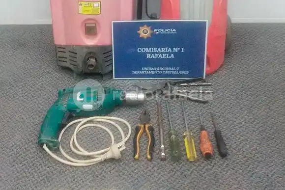 Atrapados in fraganti intentando vender herramientas robadas