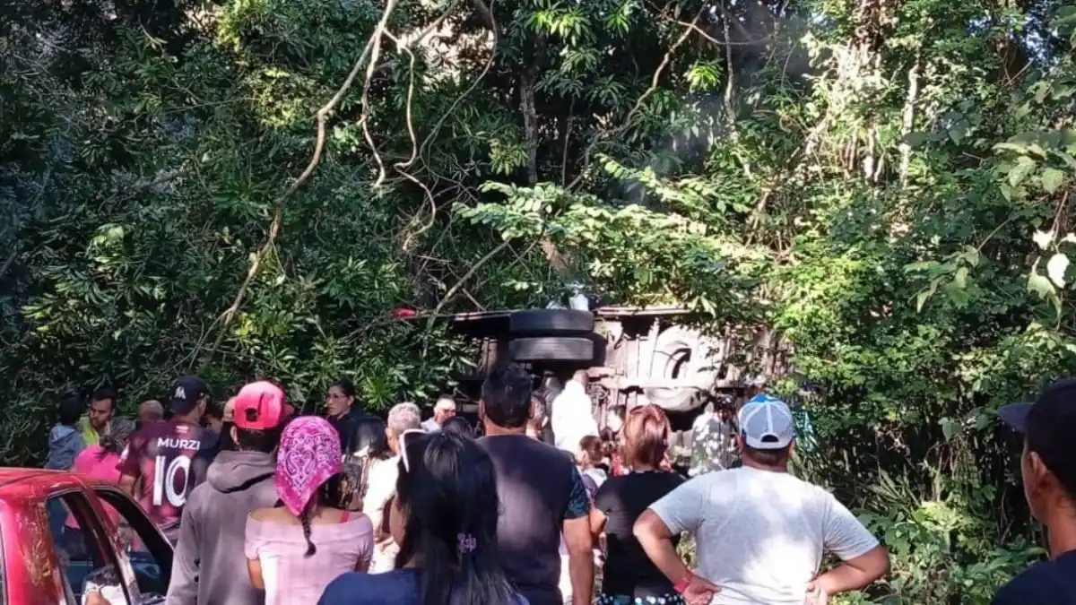 Accidente de tránsito en vía a Ocumare de la Costa deja 21 heridos, 6 de ellos de gravedad