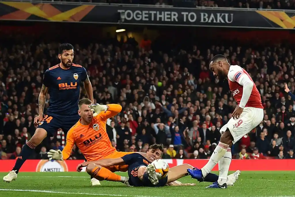 Arsenal sacó una buena ventaja en Inglaterra