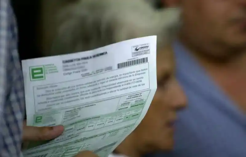 El Gobierno nacional mantendrá los subsidios de luz y gas por seis meses más