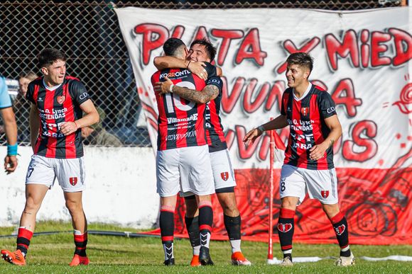 El Ventarrón goleó y es escolta en el Clausura