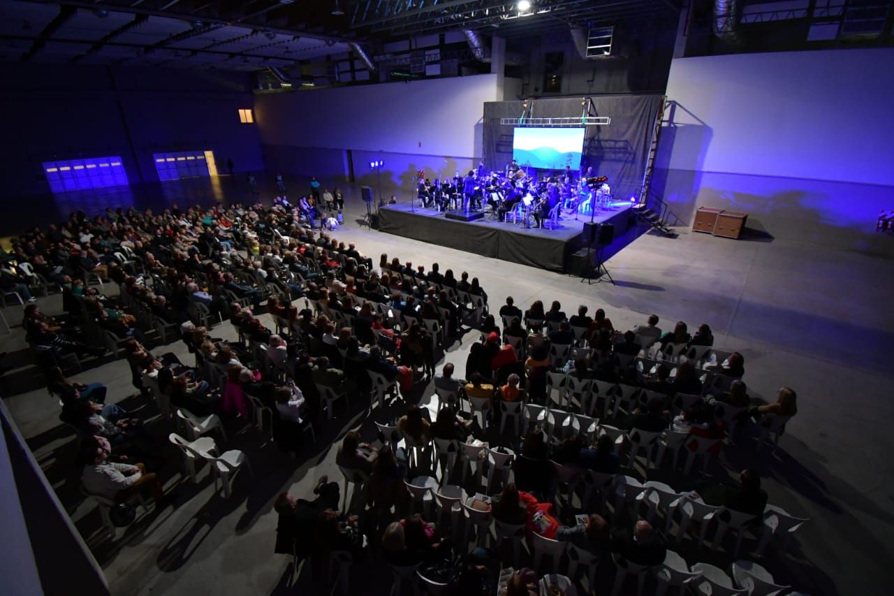 La Banda Sinfónica de San Francisco abrió el evento con el concierto “Italia de película”, con un colmado Superdomo