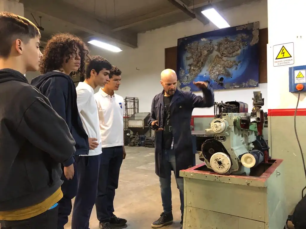 Los estudiantes y docentes comparten a la comunidad sus proyectos en la Escuela Técnica 2.