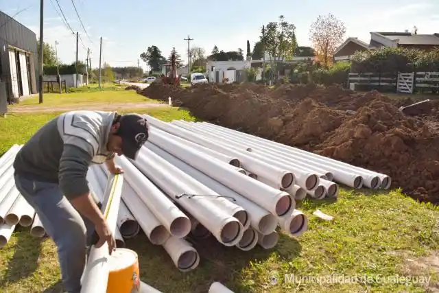 Vecinos del Ahonikenk “contentos”  por el comienzo de la obra cloacal
