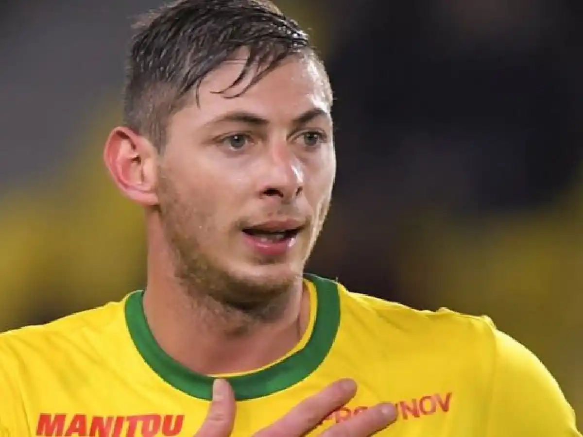 Emiliano Sala: encontraron objetos en el mar, investigan si son del avión, pero suspenden la búsqueda por falta de luz