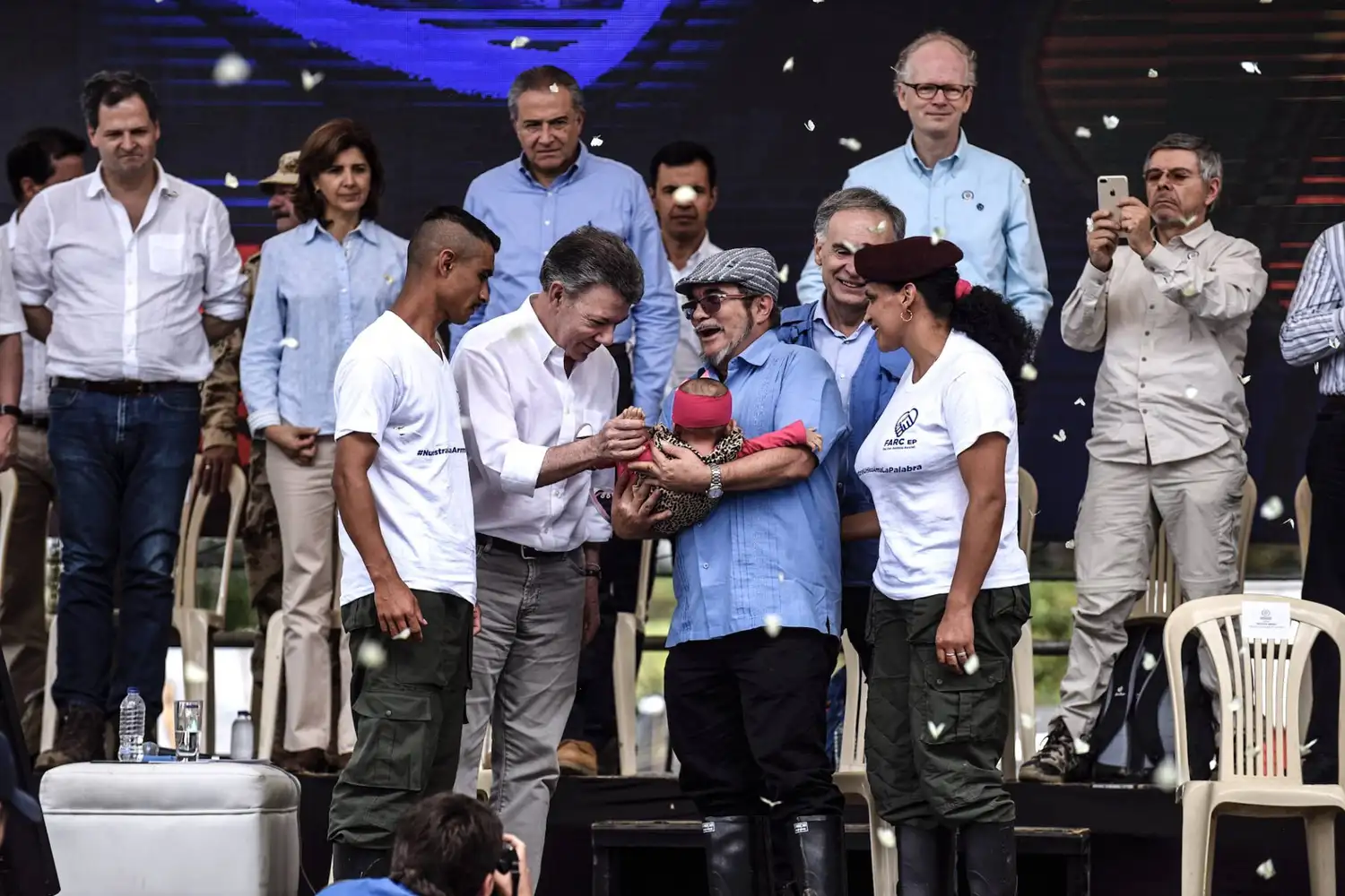 Las FARC escenifican su adiós a las armas