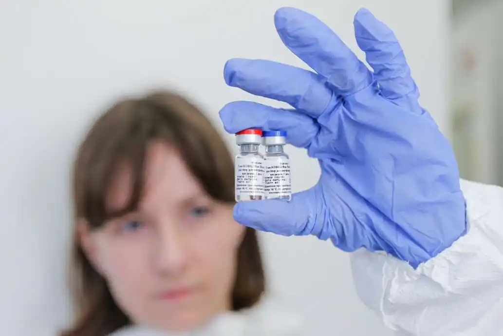 Críticas de referentes opositores a la compra de 10 millones de dosis de la vacuna rusa