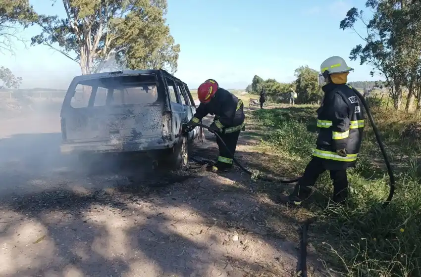 Se incendió una camioneta Cherokee