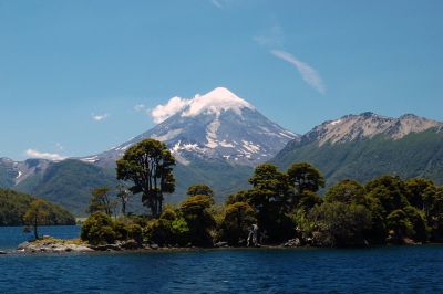 Angustia en Neuquén: buscan a dos andinistas desaparecidos en el volcán Lanín