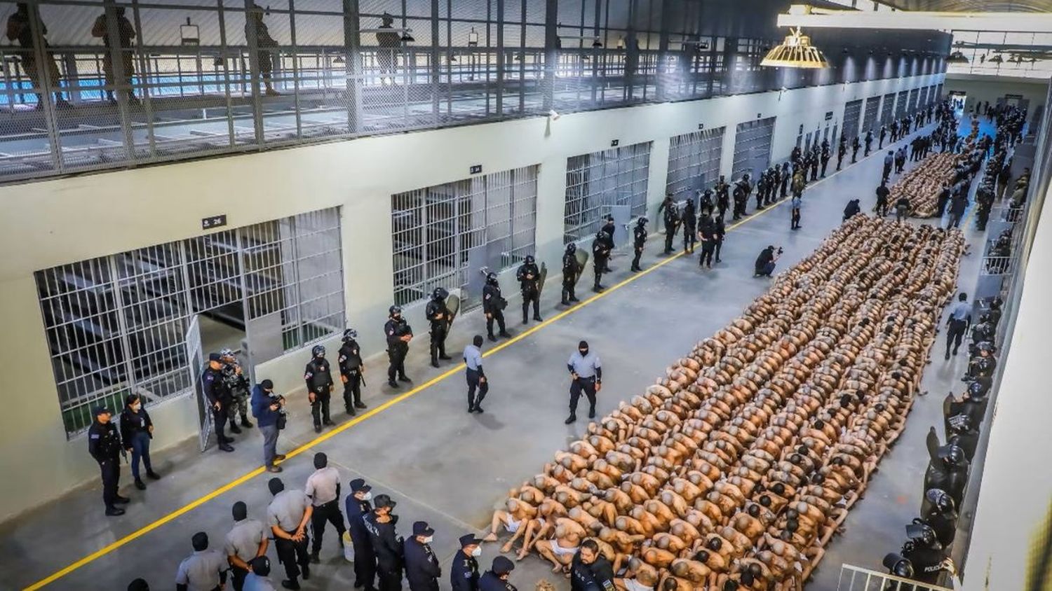Bukele anuncia segundo traslado de 2.000 pandilleros a megacárcel (+Video)