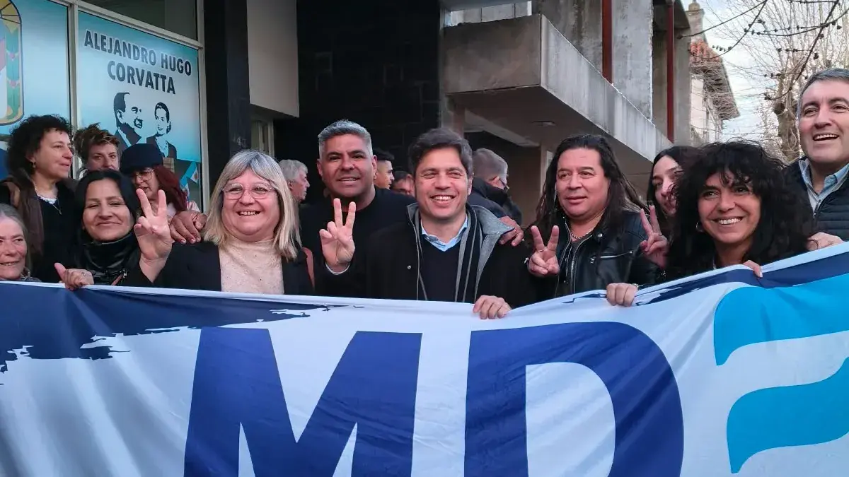 Integrantes de Movimiento Derecho al Futuro Tres Arroyos acompañaron a Axel Kicillof en Pigüé