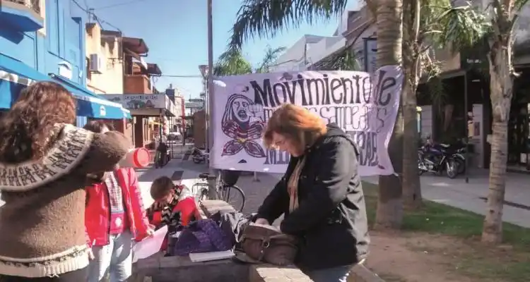> Firmas por el refugio