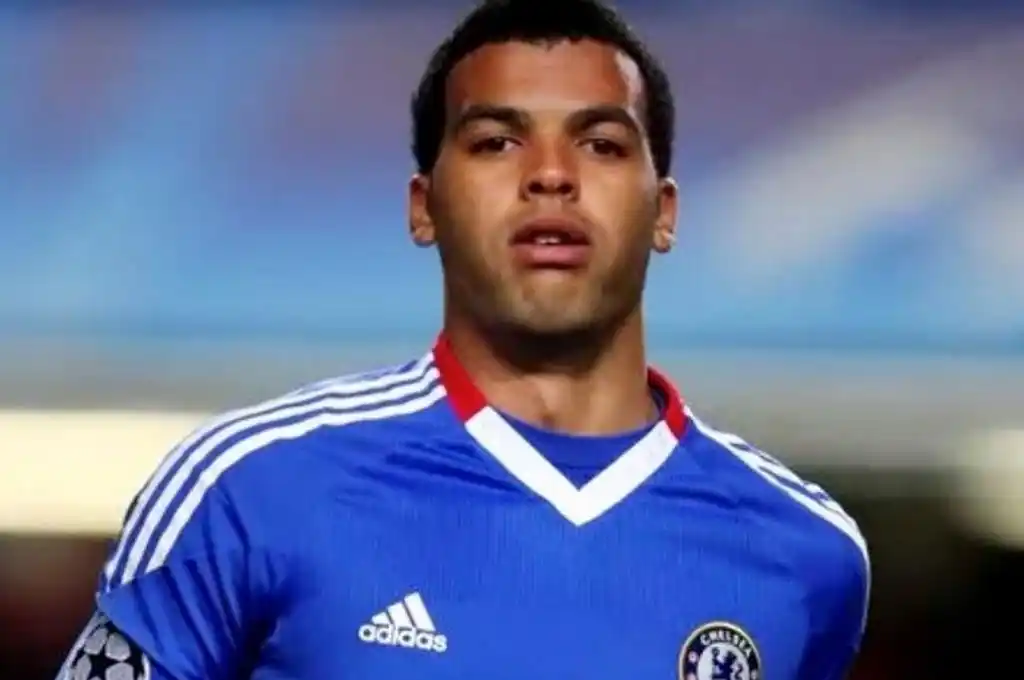 La dramática historia del futbolista que jugó en la Champions y ahora sobrevive en la calle