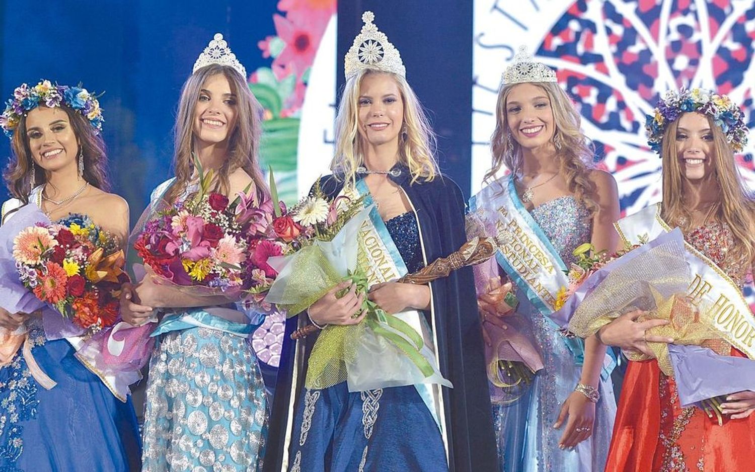 Camila Iglesias es la nueva reina nacional de los estudiantes secundada por Miranda Ziegler, de Entre Ríos