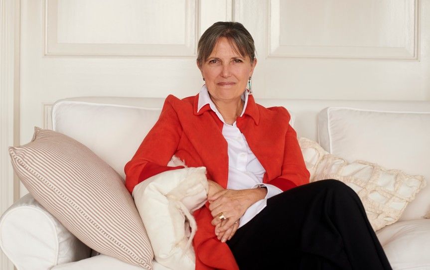 Claudia Piñeiro inaugura hoy un ciclo de charlas con escritores en la Villa Victoria.