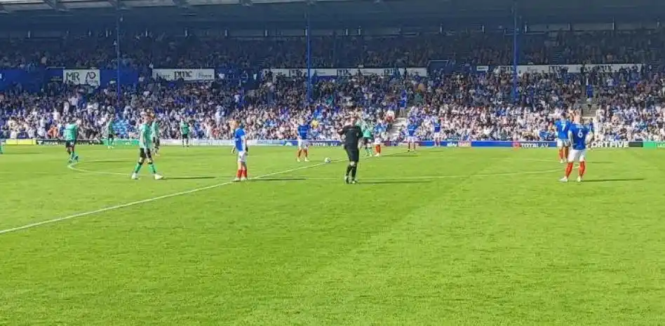 ¡INSÓLITO! Aficionado se convierte en árbitro y ayudó a finalizar un partido de fútbol