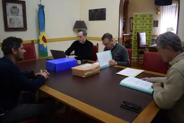 Dos empresas interesadas en la pavimentación de la calle Río Negro y mejoras del barrio Escribano