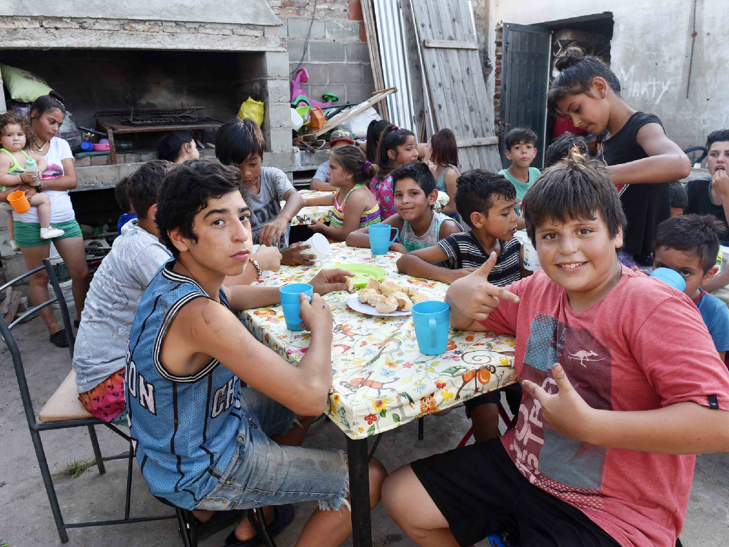 Pide ayuda para celebrarles el cumpleaños de los chicos del merendero que abrió