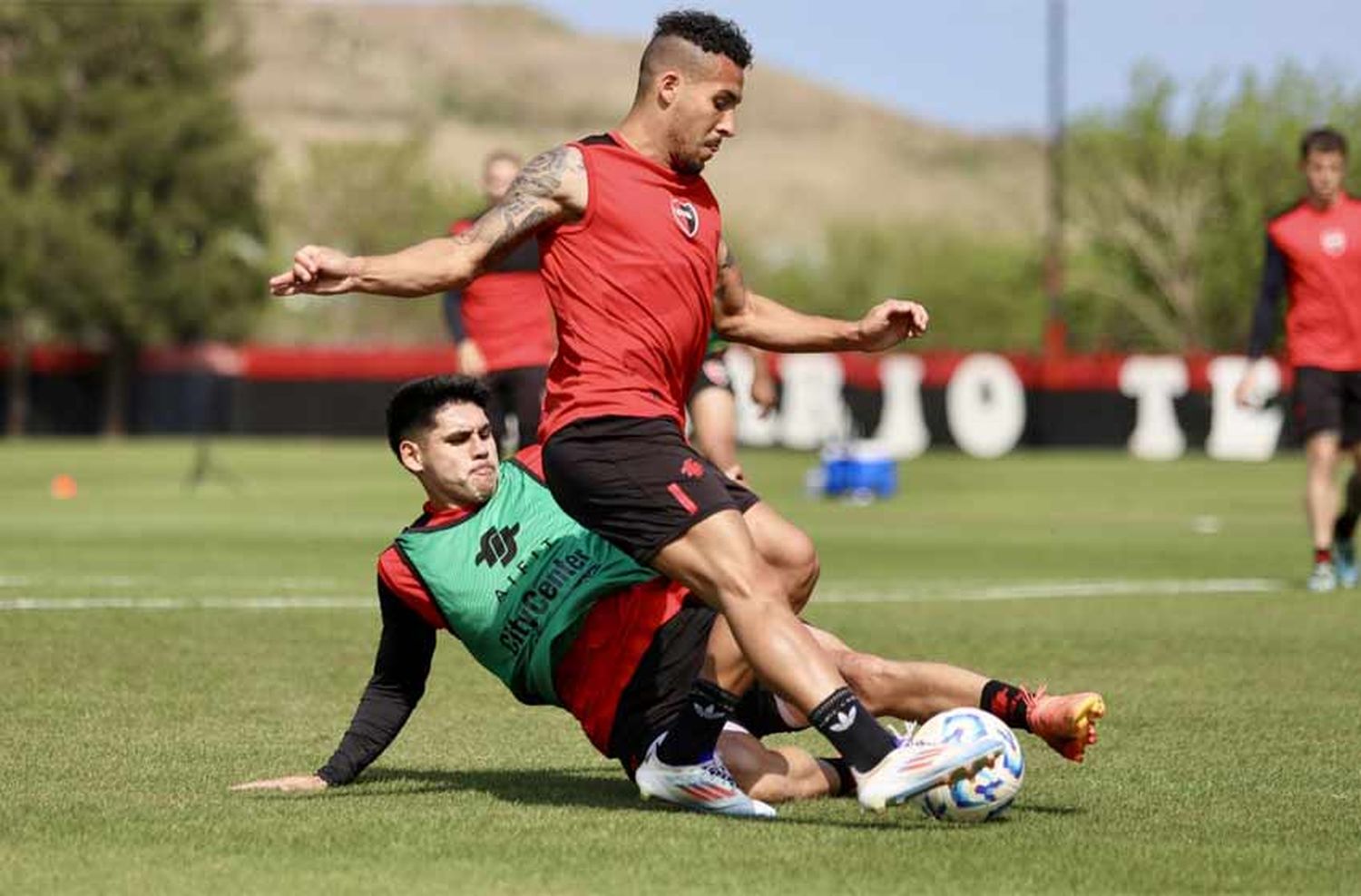 Tras el debut auspicioso como DT, Lunari movería una sola ficha en Newell's para visitar a Riestra