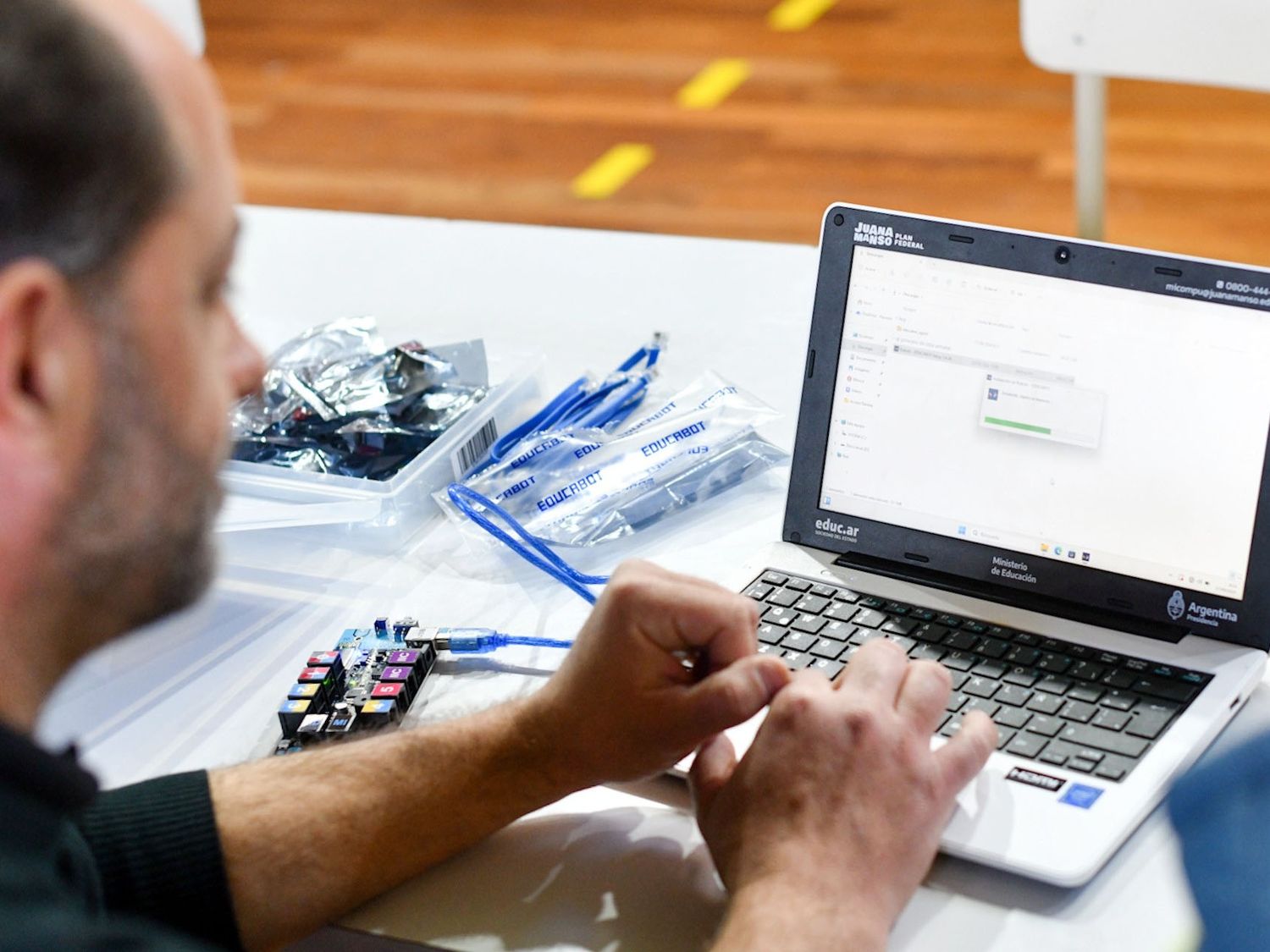 Inicia un trayecto formativo específico en Programación y Robótica para docentes