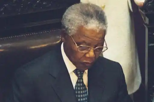 Internaron a Mandela por una recaída de una infección pulmonar