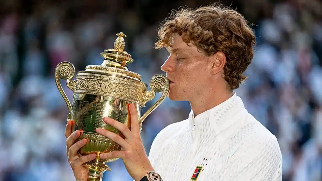 Sinner venció a Zverev, retuvo el título en Wimbledon y llegó a su triunfo 100 de Grand Slam