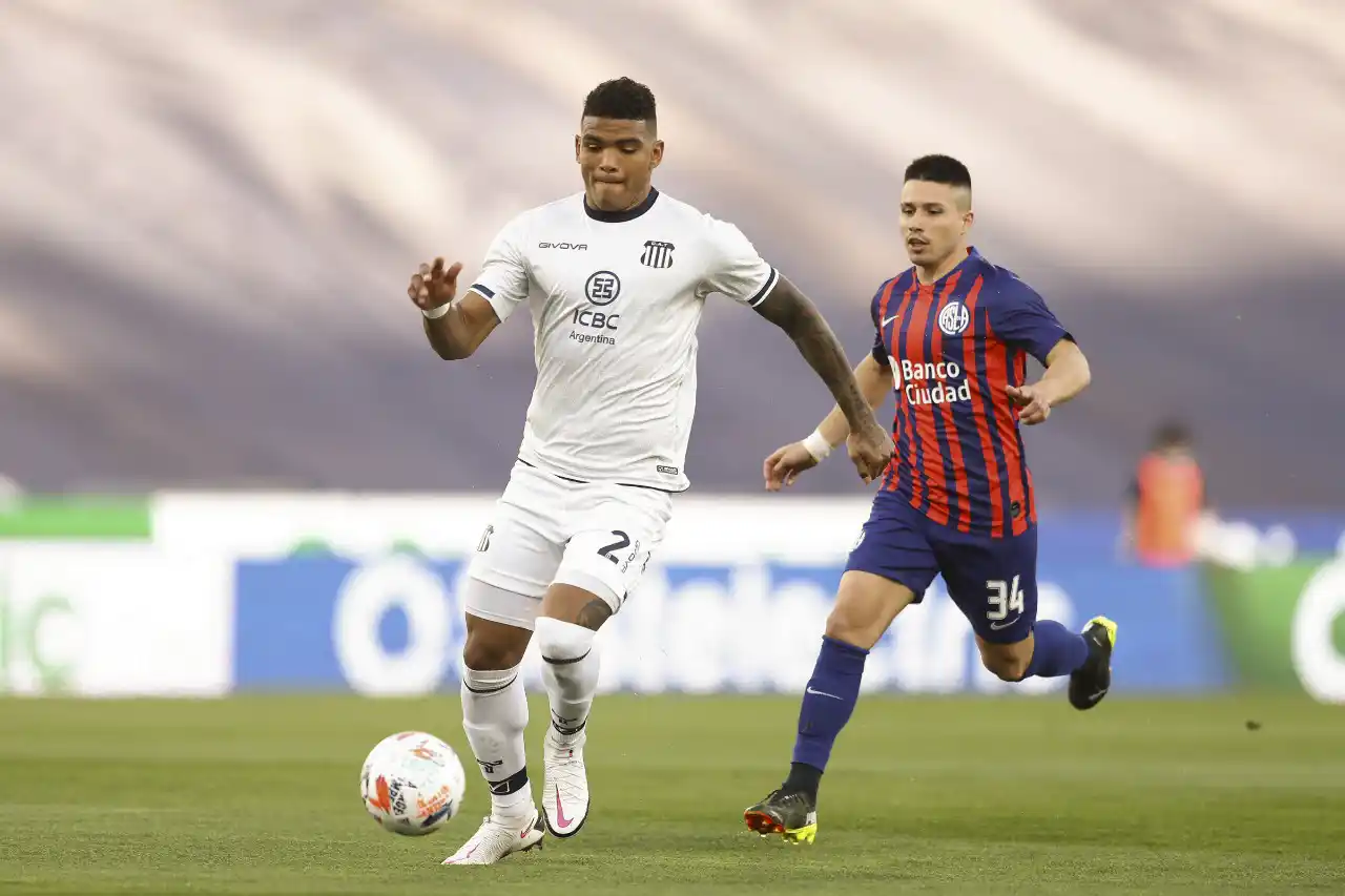 Rafael Pérez, marcado por Julián Palacios.