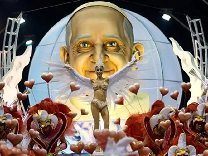 El papa Francisco tuvo su carroza en el Carnaval del País en la edición 2015