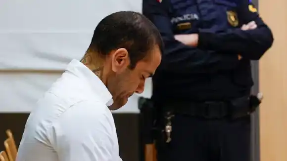 JUSTICIA ESPAÑOLA CONDENA a Dani Alves a 4 años y medio de cárcel por abuso sexual