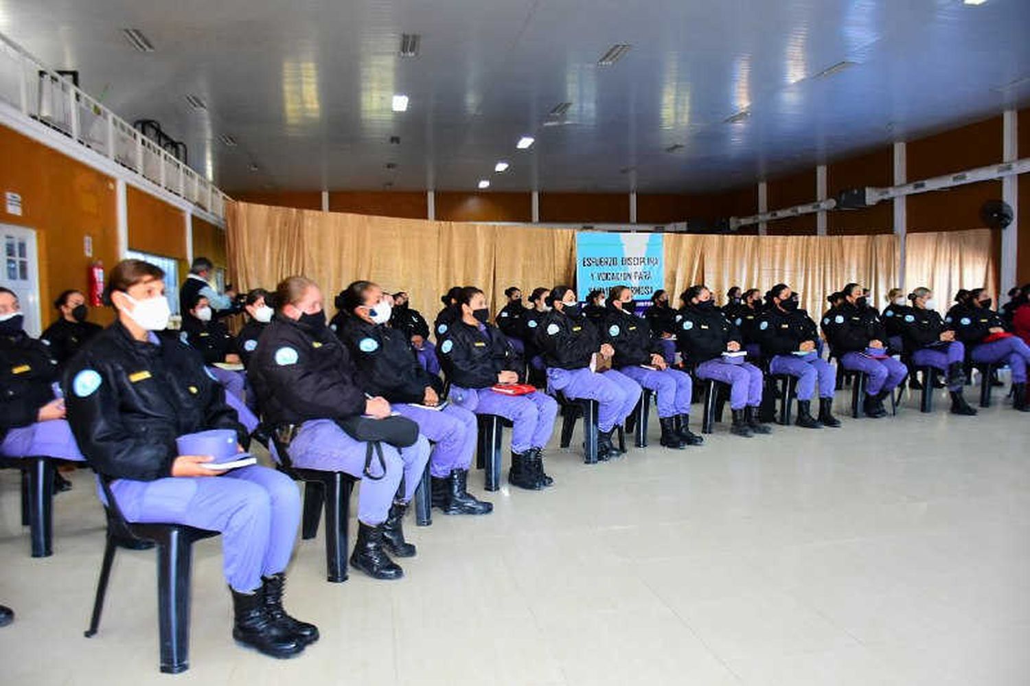 Violencia de género: capacitan a mujeres policías