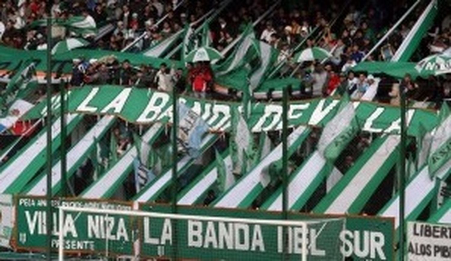 Pelea a los tiros entre barras de Banfield dejó 6 heridos 