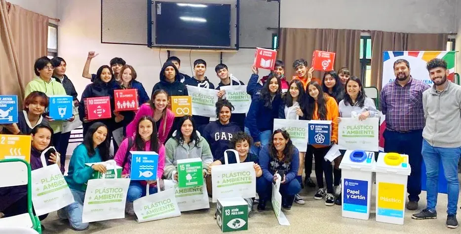 Se realizó en la escuela Jorge Luis Borges una capacitación en Objetivos de Desarrollo Sostenible