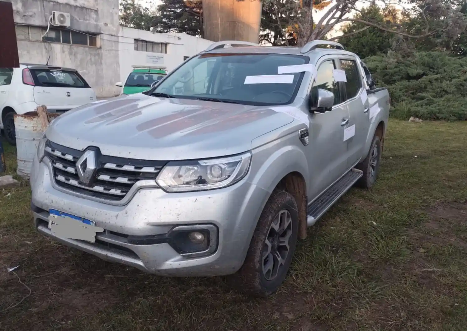 Uno de los vehículos secuestrados durante el operativo.