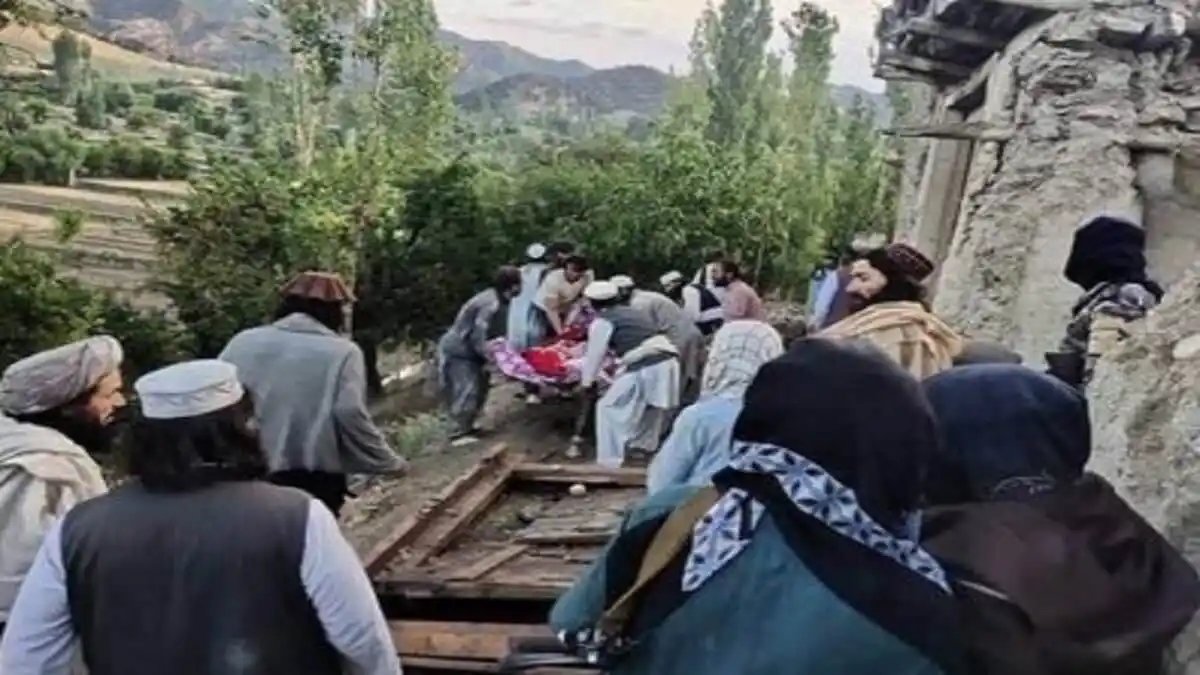 ¡HORROR EN AFGANISTÁN! Terremoto deja al menos 1.000 muertos